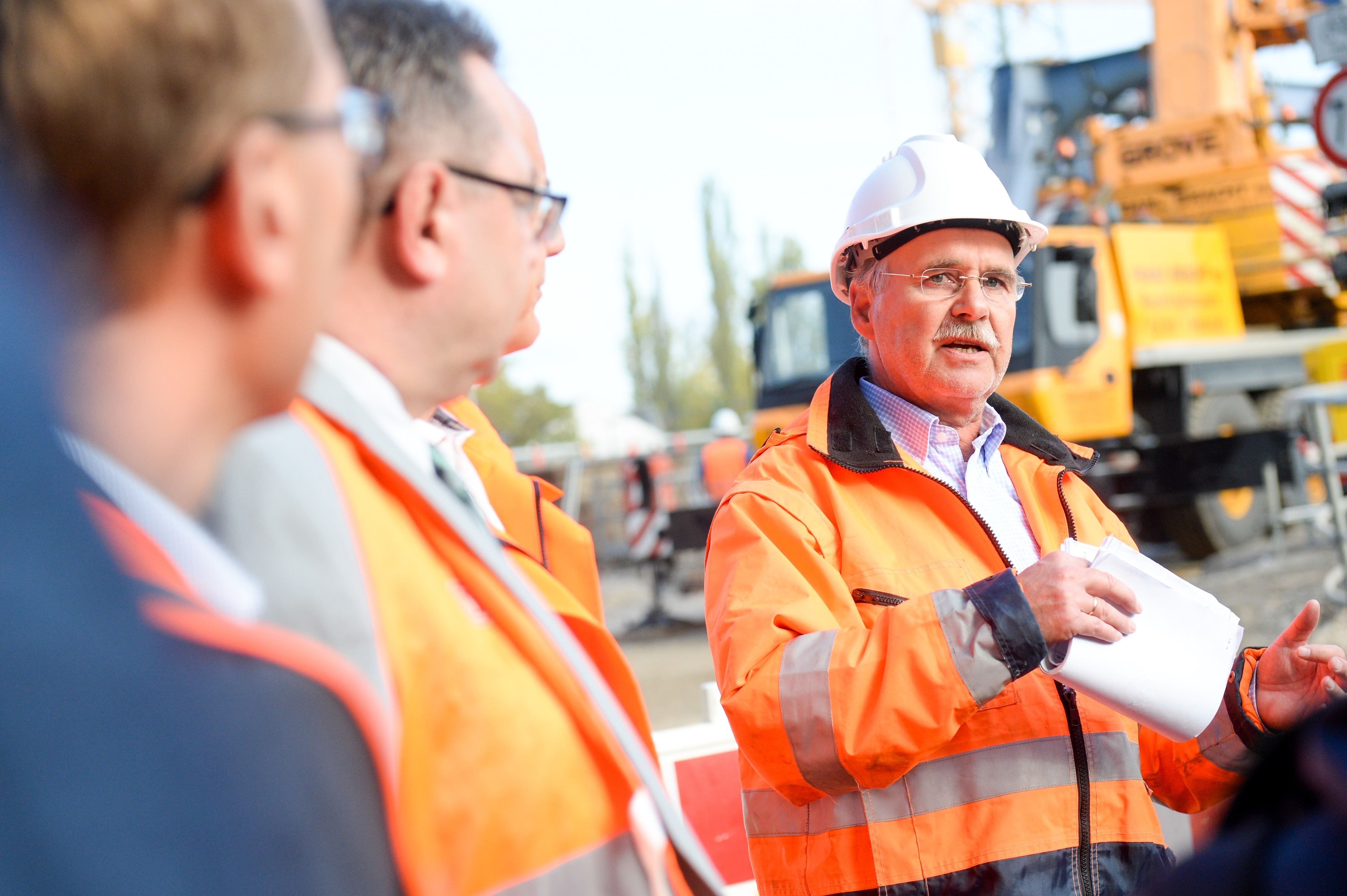 Projektleiter Ralf Grunert geht davon aus, dass der Individualverkehr wesentlich früher als angedacht über die neue Thyssenbrücke fließen wird.
Foto: PR-Fotografie Köhring/SH