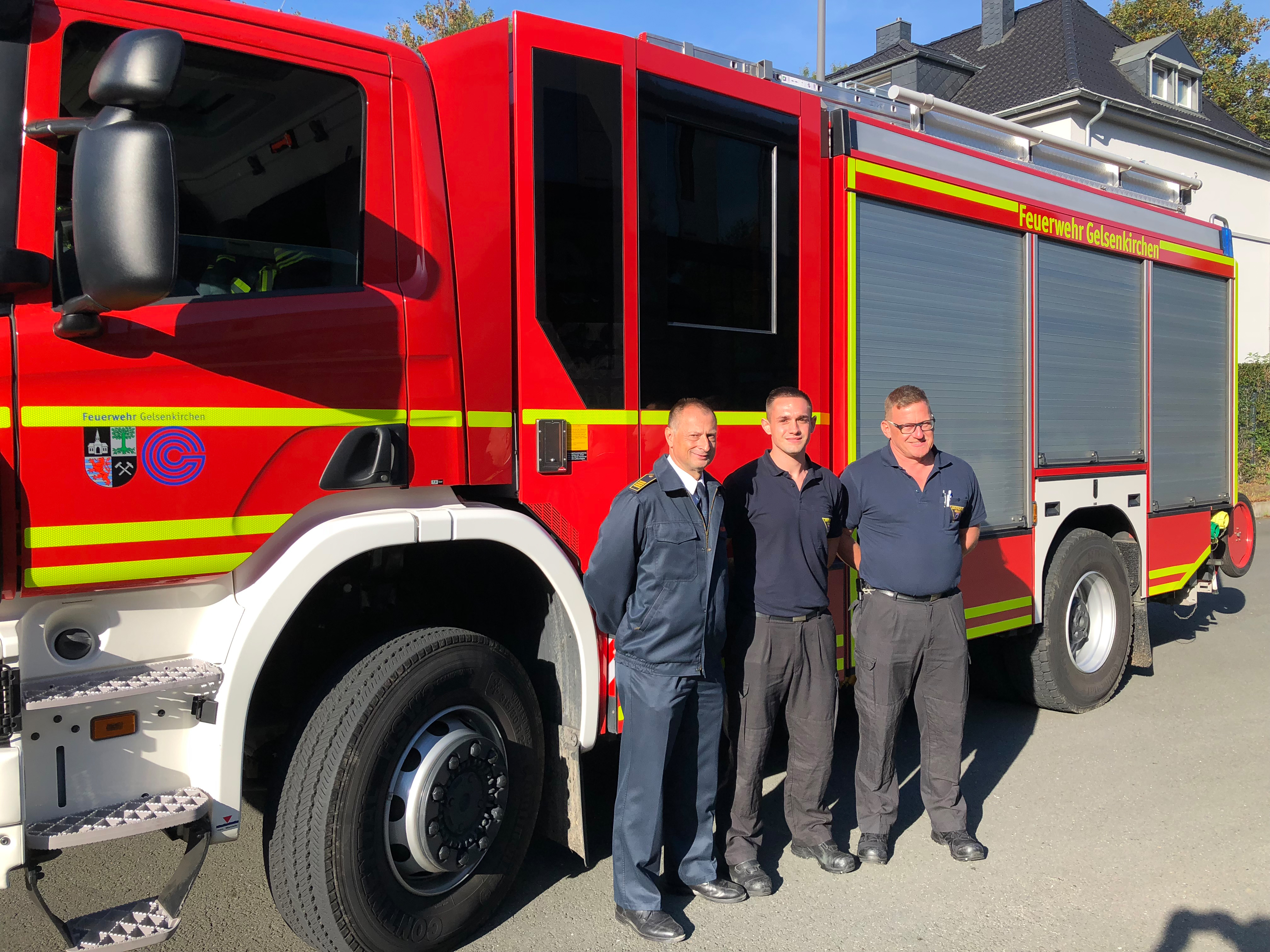 Michael Axinger (l.), Leiter der Feuerwehr Gelsenkirchen, begrüßte die Kollegen Patrick Christmann (m.) und Franz Hefter (r.) aus München.