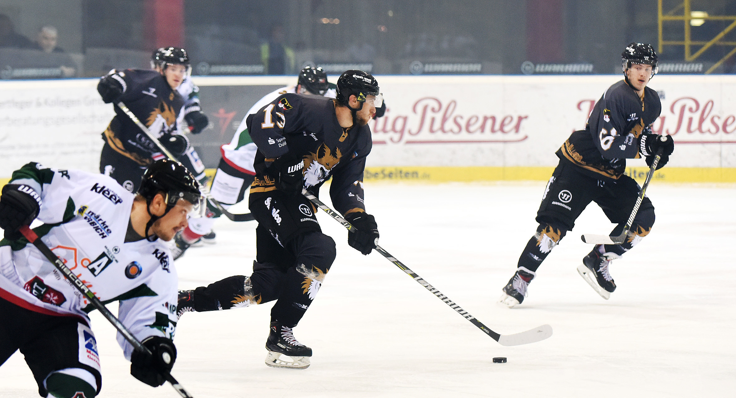 Die Füchse im Vorwärtsgang! Mit einem Derbysieg gegen den Herner EV wurde es trotzdem nichts. 3:5 lautete das Ergebnis am Ende in der Kenston-Arena.