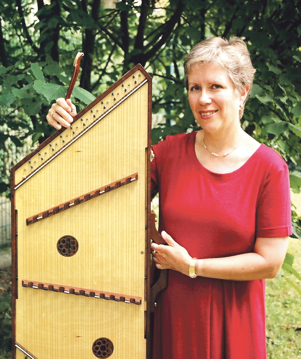 Jessica Burri mit dem Dulcimer.