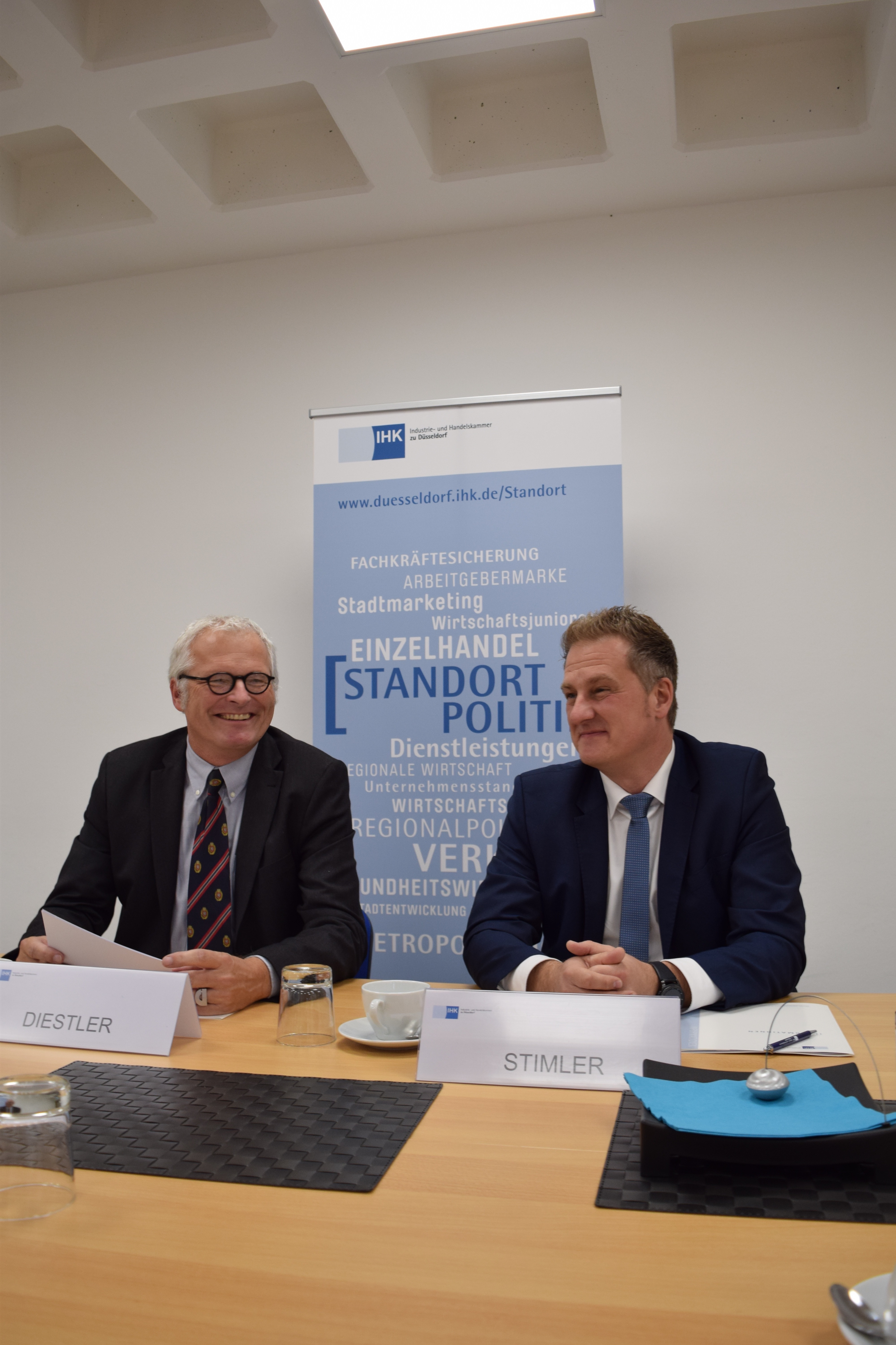 Die IHK-Konjunkturexperten Gerd Helmut Diestler (links) und Marcus Stimler informierten über die Ergebnisse der jüngsten IHK-Umfrage.