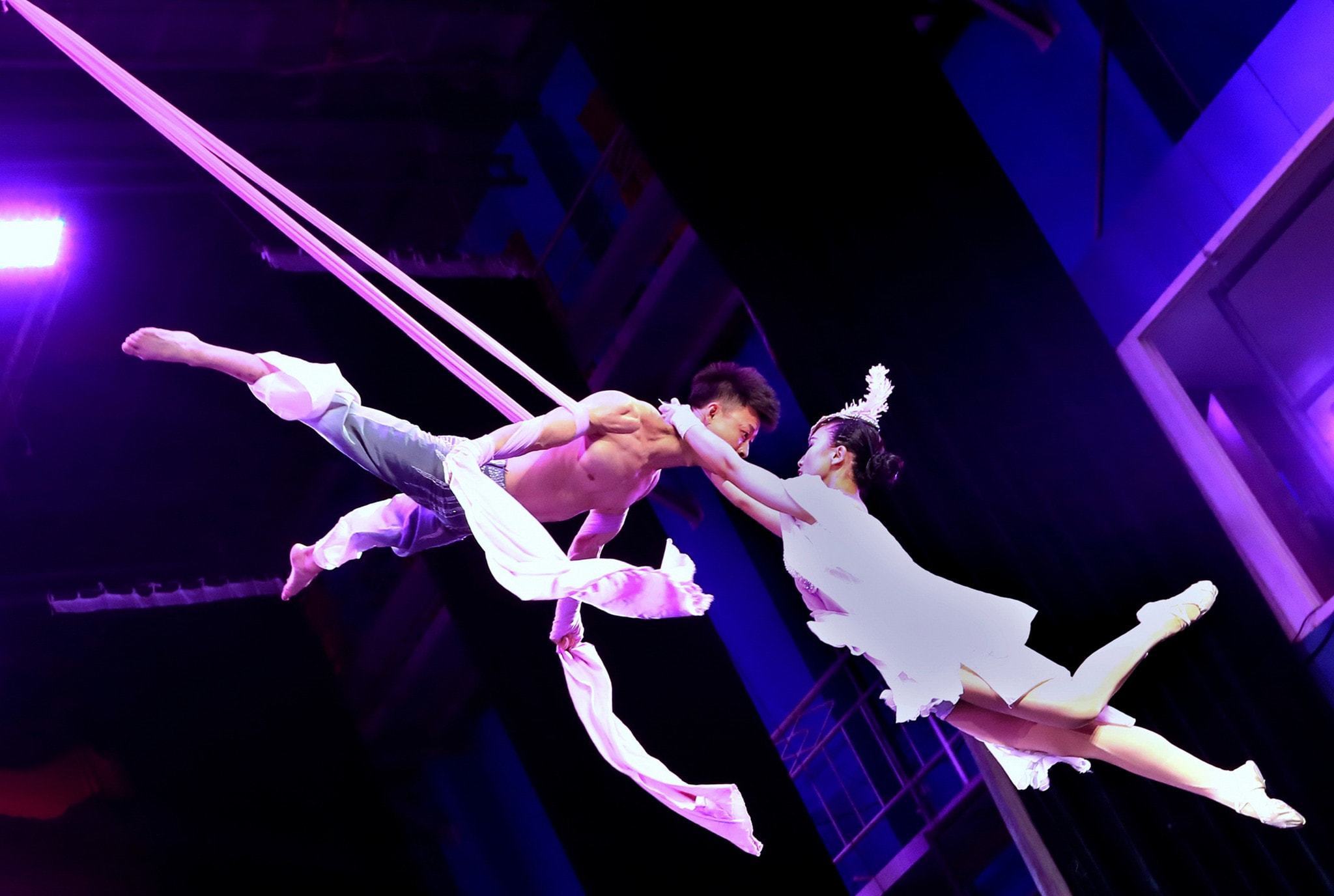 Besucher können sich von der Akrobatik-Show begeistern lassen. Foto: www.china-fasziniert.de