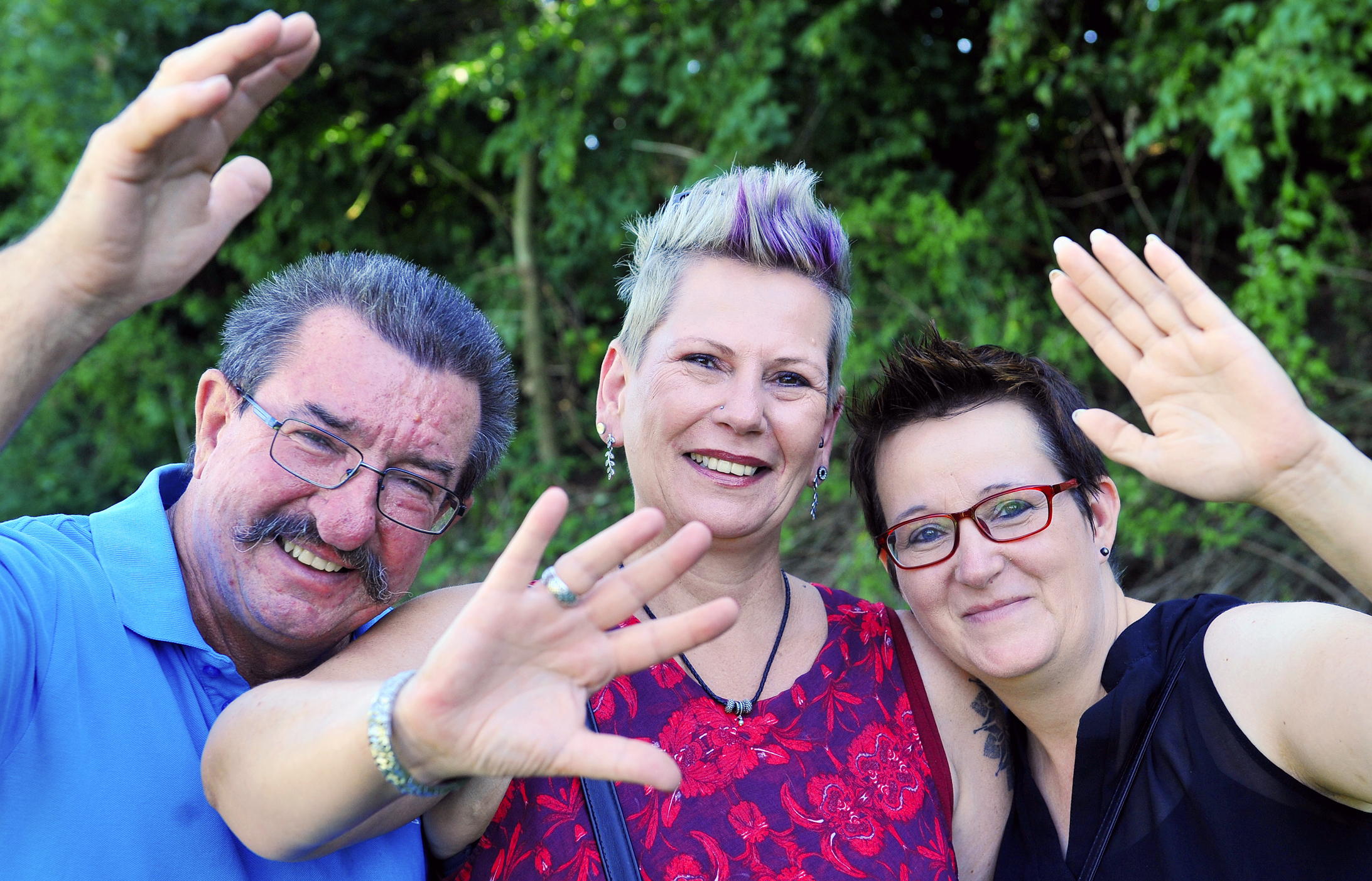 Sind bereit für die närrische Zeit und werden im Bercheser Karneval zum Dreigestirn: Friedel Konstanty, Sabine Wedel und Bärbel Krain.