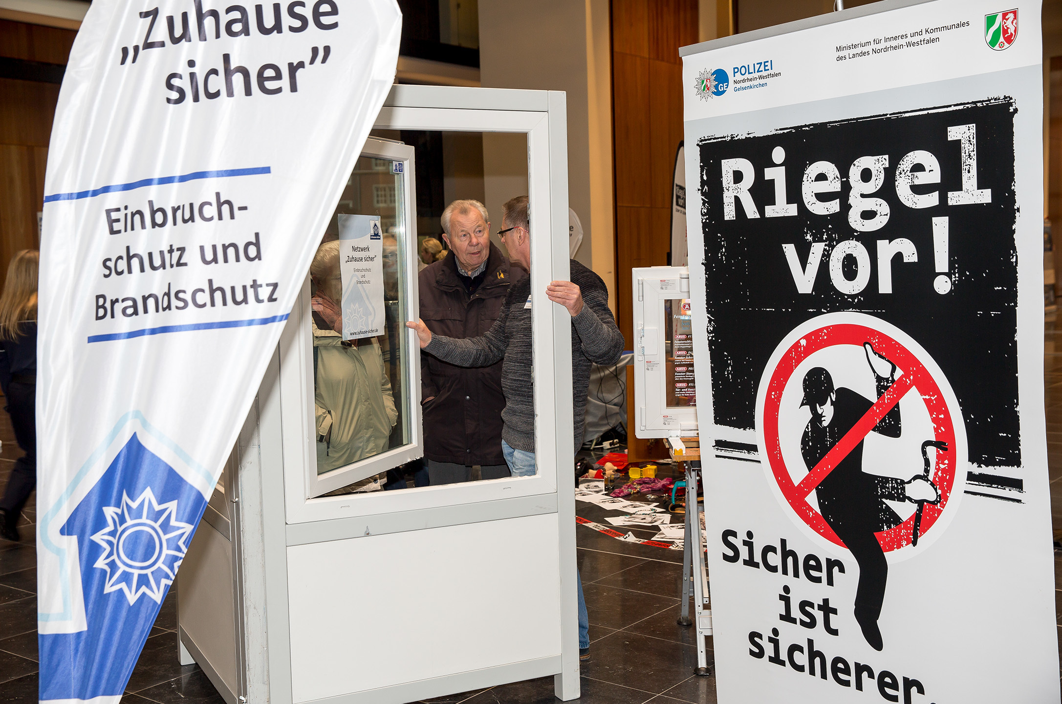 Die Polizei informiert eine Woche lang gemeinsam mit Netzwerkpartnern über die Sicherung der eigenen vier Wände vor Einbrechern.