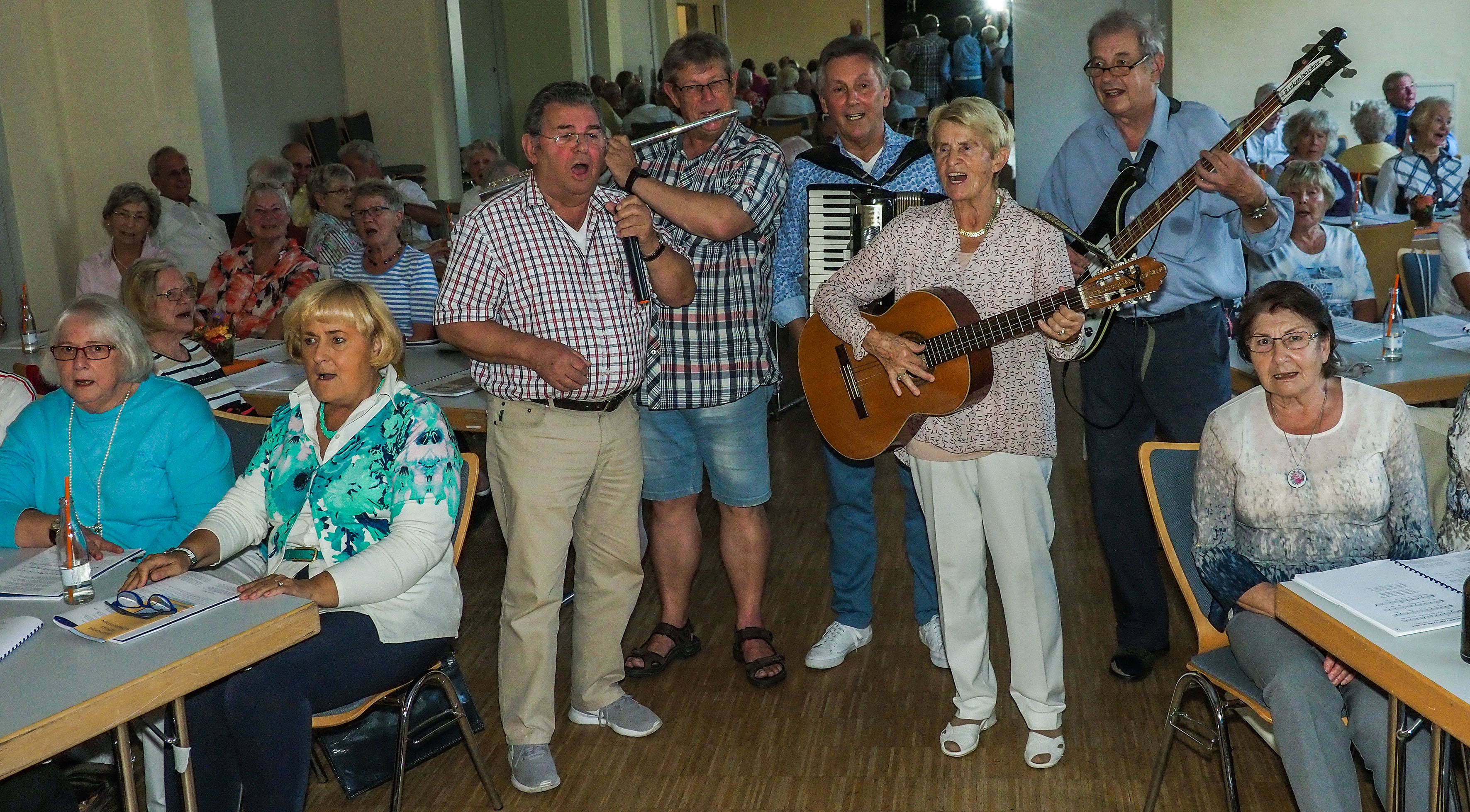 Alter Bahnhof Kettwig
Regelmäßig treffen sich hier Menschen, die Freude daran haben, gemeinsam Volkslieder zu singen. Fotos: Michael Gohl