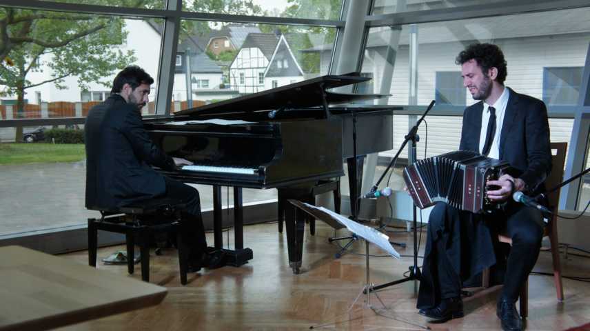 Das Duo Ranas sorgt am 28. Oktober für Live-Musik beim Tangosalón im café balou.