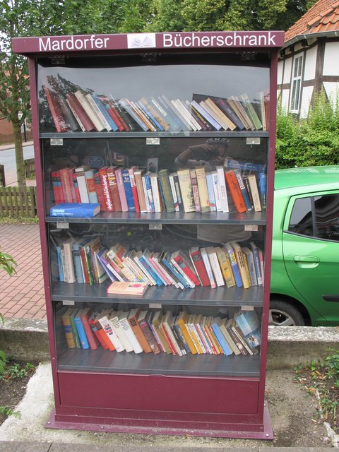Mardorfer Bücherschrank am Steinhuder Meer