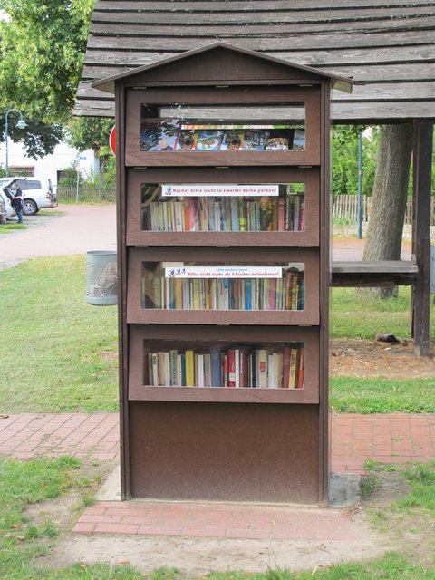 Bücherschrank am Steinhuder Meer