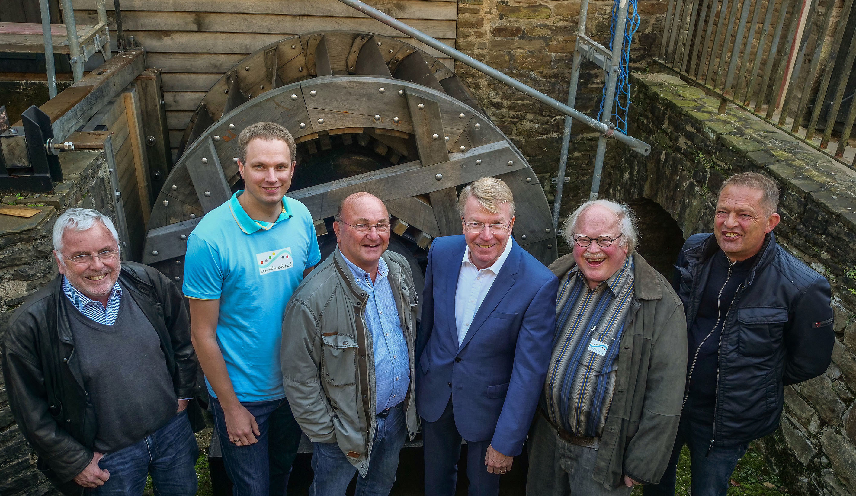 Am Sonntag fand das Herbstfest im Deilbachhammer statt. Auch Bürgermeister Franz-Josef Britz gehörte zu den Gästen des Herbstfestes. Auf dem Foto (v.l.): Ulrich Borsdorf, Frank Wessing, Klaus Kaiser, BÜrgermeister Franz-Josef Britz, Hans Schippmann, Andreas Holtkamp.