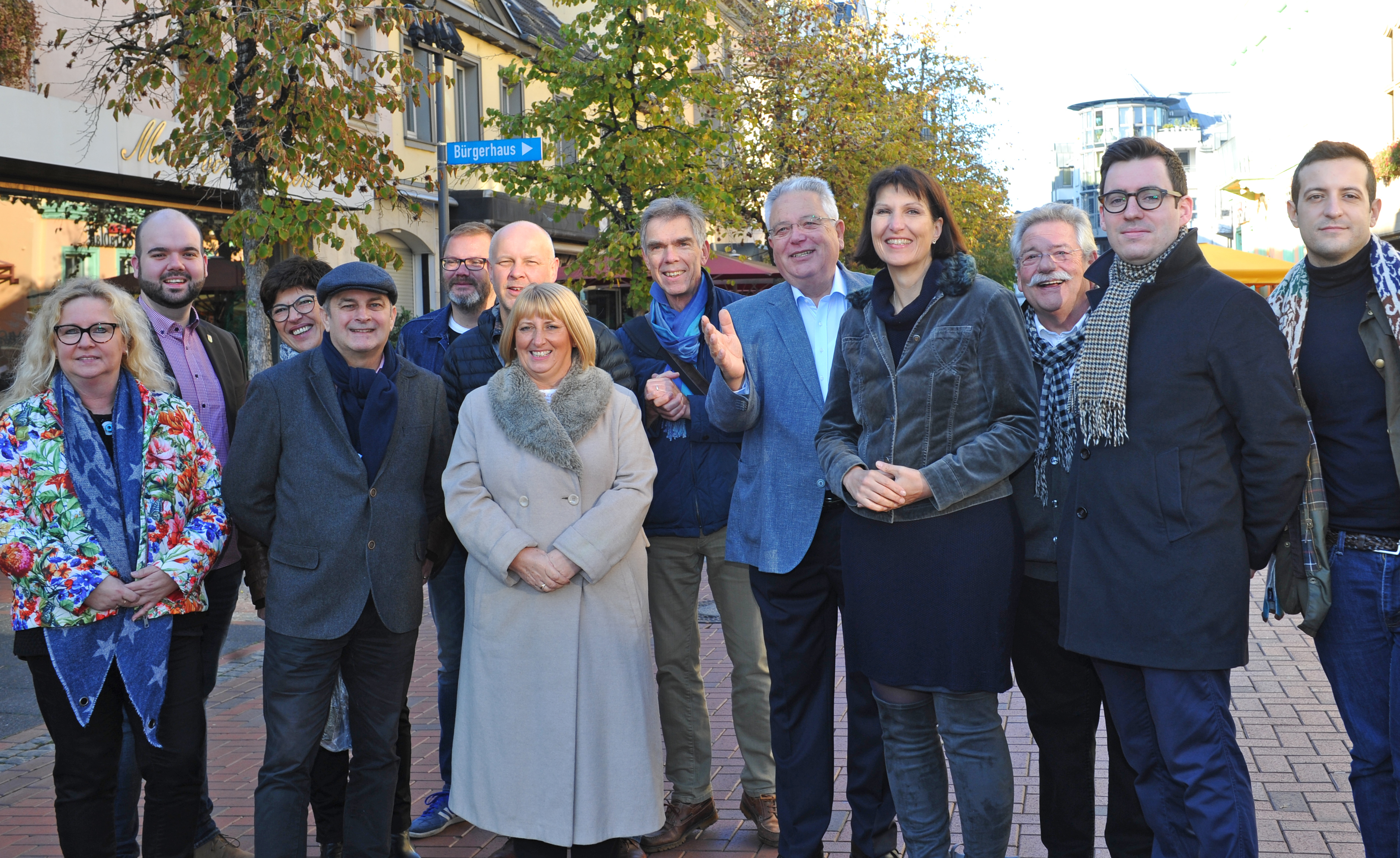 Britisch-deutsche Stadtführung als Einstieg in den Warrington-Hilden- Wiederbelebungs-Workshop. Nach 50 Jahren wird eine Auffrischung nötig. Fotos (2): Michael de Clerque