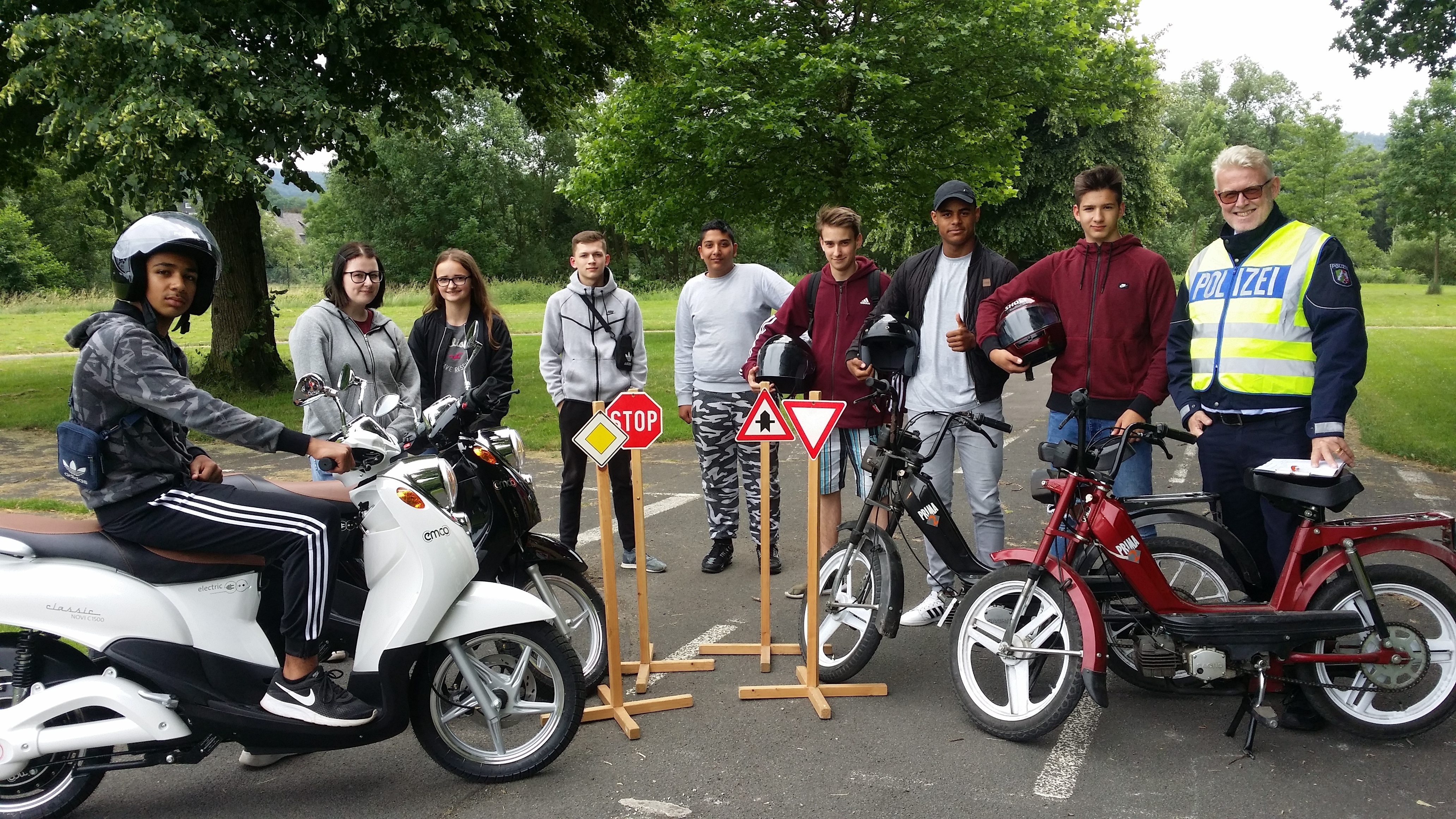 In der Mofa-AG haben Schüler nun den direkten Vergleich zwischen Elektro- und Verbrennungsmotoren.