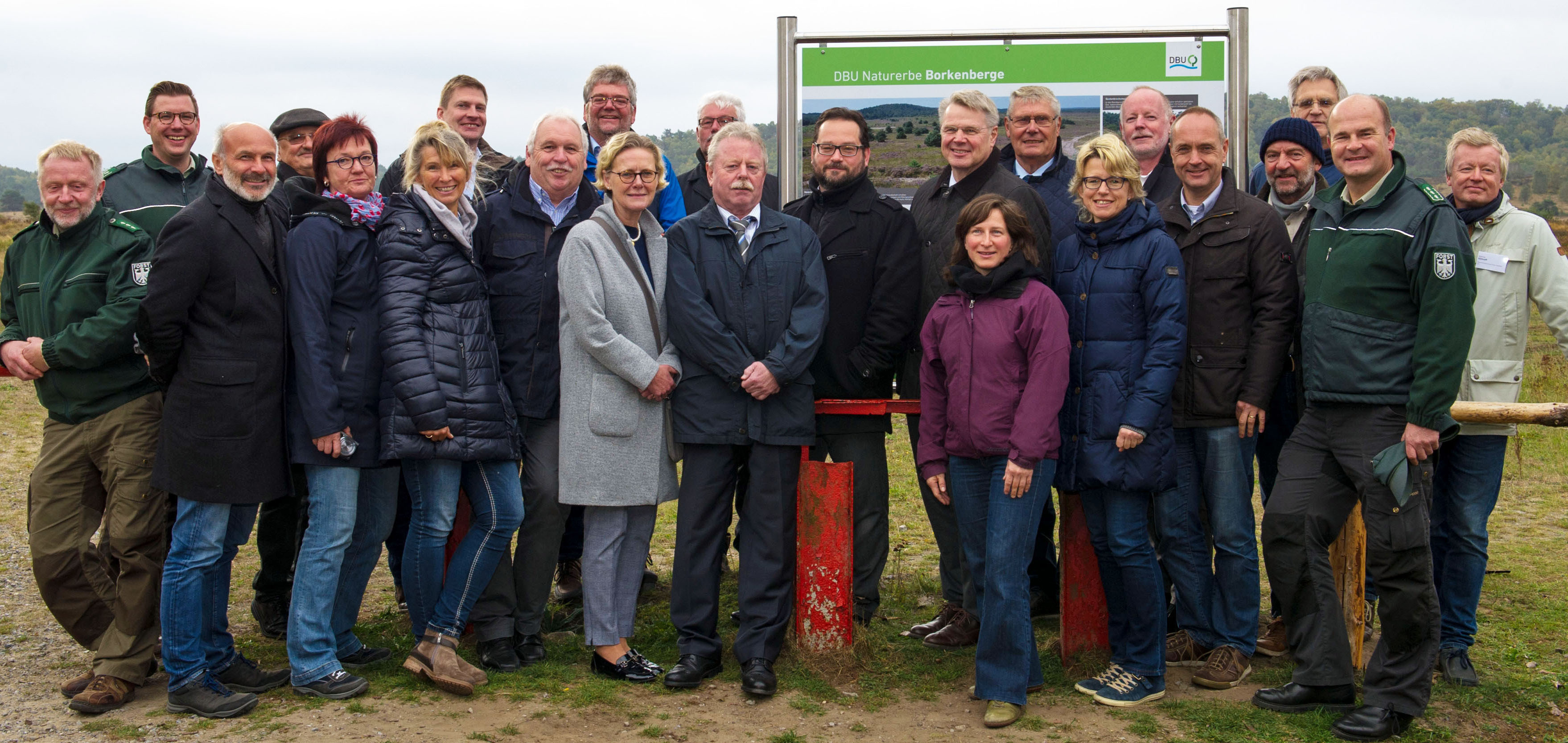 25 Gäste kamen zur feierlichen Freigabe der nördlichen Ringstraße auf der DBU-Naturerbefläche Borkenberge. Foto: Blanka Thieme-Dietel