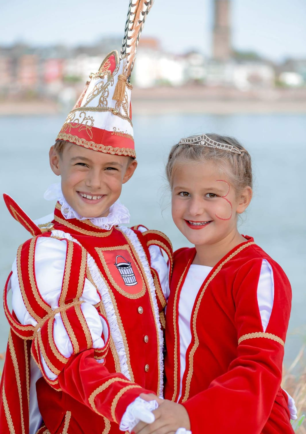 Ein strahlendes Kinderprinzenpaar: Laurenz I. und Paula I.