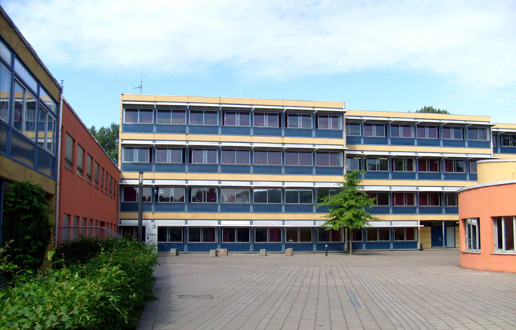 Der geplanten Neubau des Heisenberg-Gymnasiums sorgt weiter für Gesprächsstoff. Daher lädt Bürgermeister Ulrich Roland alle Mitglieder des Stadtrates am Montag, 5. November, zu einer Sondersitzung ein, in der die Politiker nochmals über die Bereitstellung der erforderlichen Finanzmittel abstimmen sollen.
