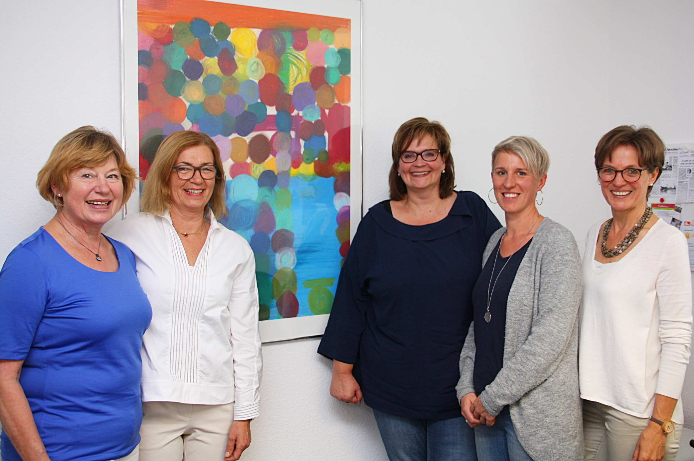 Ein Teil des Teams und Vorstands von Donum Vitae (v.l.): Christa Enkhaus, Katharina Pellens, Martina Nebel, Anika Gogol und Bettina Langenberg. Es fehlen Iris Rüsberg-Steinke, Annegret Stracke, Beatrix Konrad und Anne Rosenzweig.