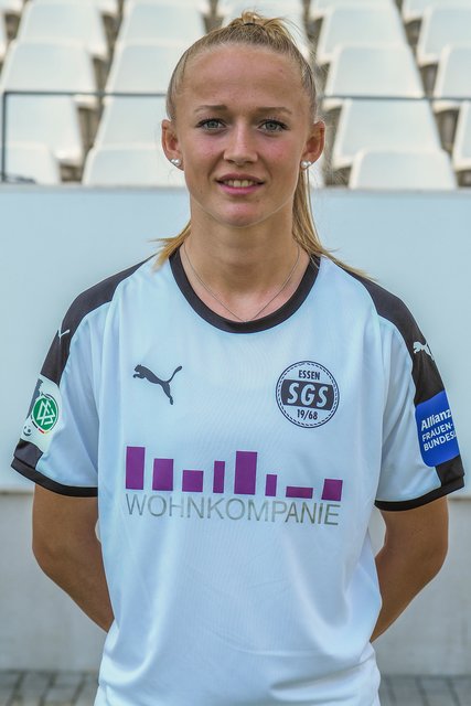 Die 20-Jährige weiß genau, was sie will. Aktuell spielt der Fußball die erste Geige in ihrem Leben, durch ihr Studium ebnet sie sich den Weg in die Berufswelt. Wohin genau es gehen soll, wird sich in der Praxisphase zeigen.