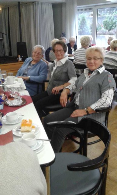 Margot Reimer geb. Katzwinkel (links) dessen Oma Wilhelmine Katzwinkel Mitbegründerin der Horster AWO 1923 war, und Ihre Mutter Wilhelmine (Mini) Katzwinkel nach 45 die AWO in Horst mit vielen Ehrenamtlichen wieder Aufbaute.