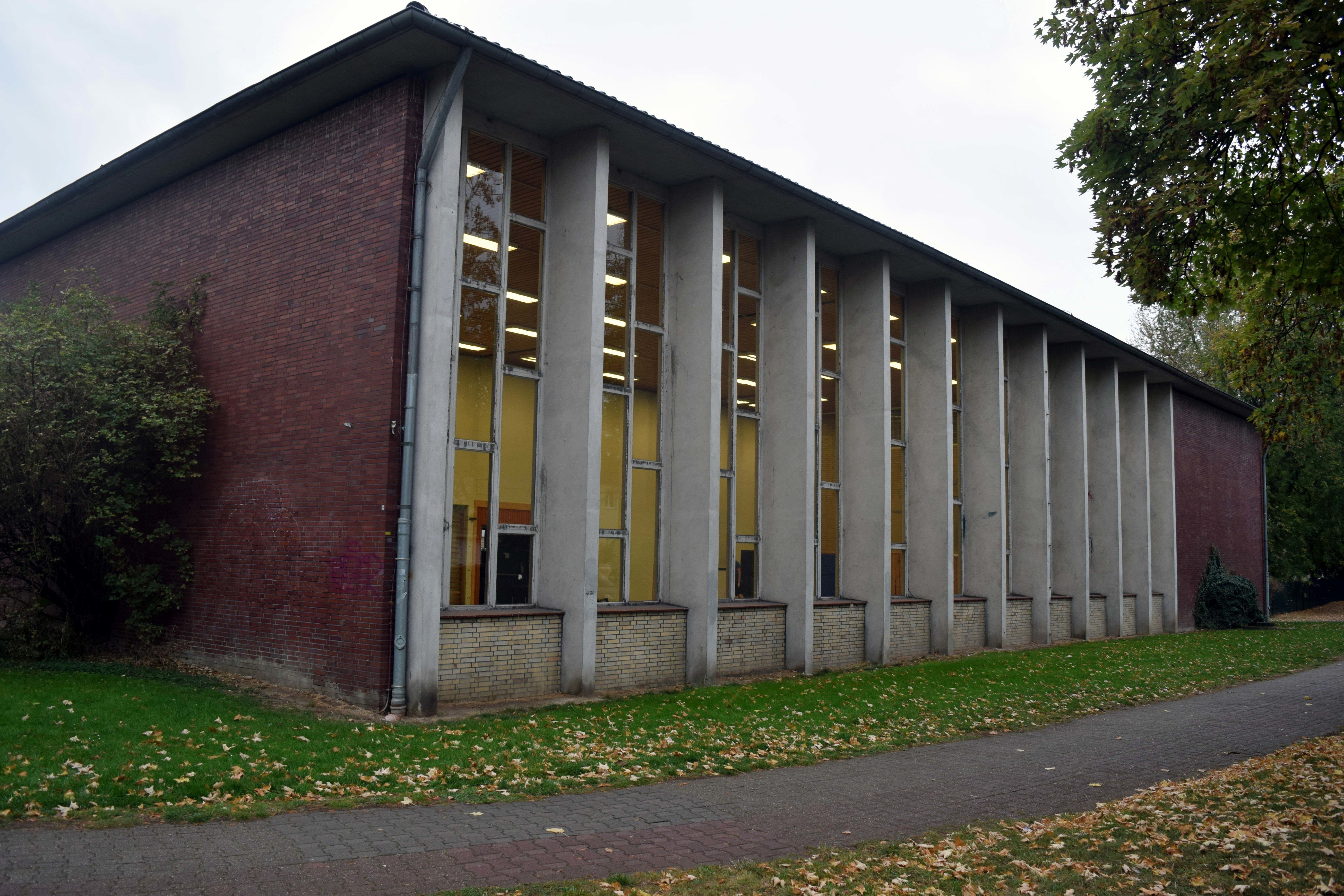 Mehr als 12 Millionen Euro werden in den Neubau einer Sporthalle am Märkischen Gymnasium investiert. Foto: Peter Mohr