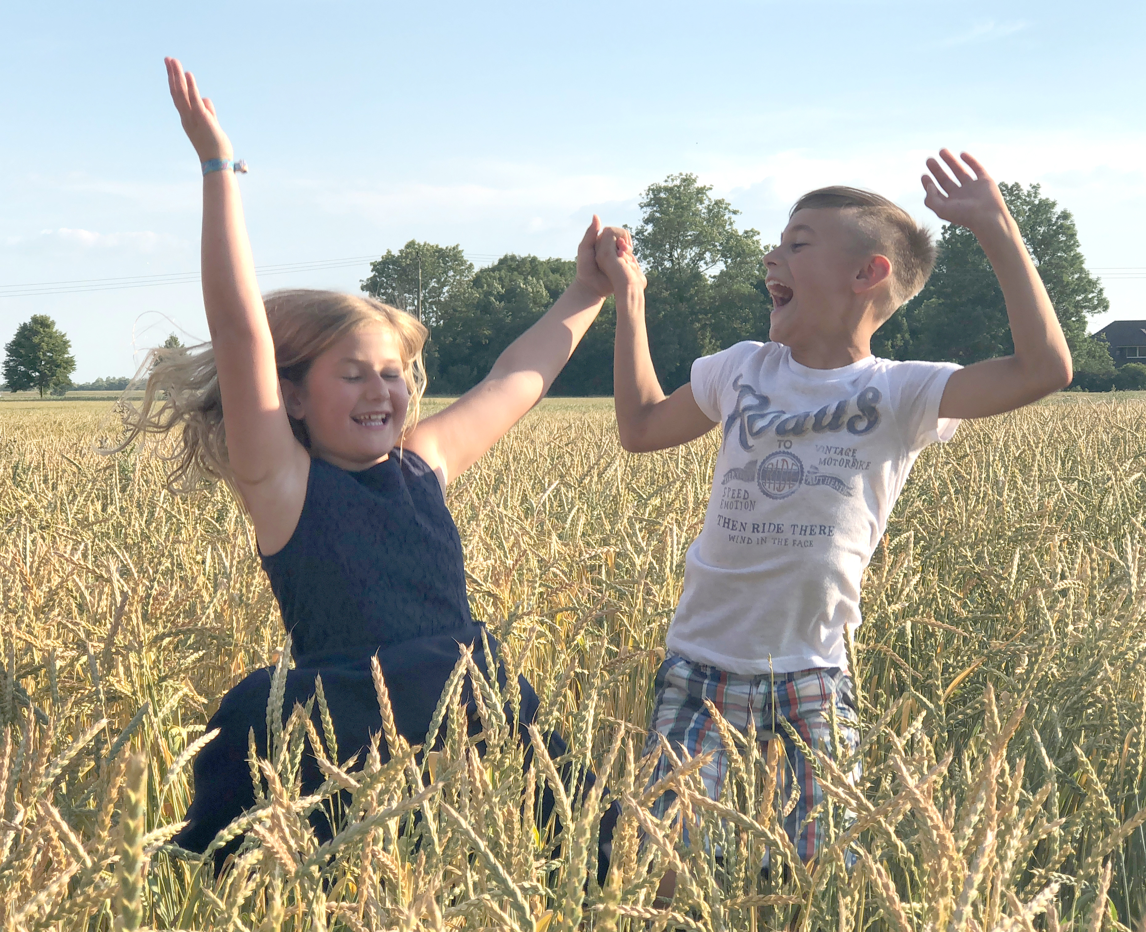 Schon beim Foto-Shooting merkt man den beiden Kindern an, wie viel Spaß ihnen die ganze Sache macht. Fotos: Privat