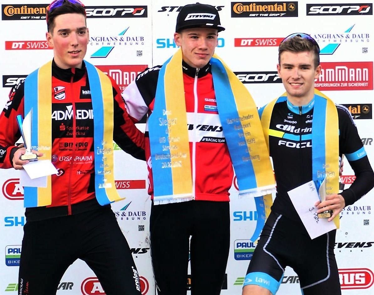Luca Harter freut sich über seinen ersten Sieg beim Deutschland-Cup in Norderstedt.