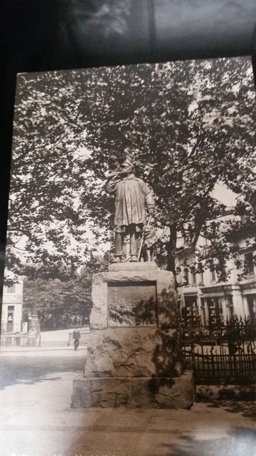 Neben dem Planetarium und dem Deutschen Bergbaumuseum ist das Kuhhirten-Denkmal das bekannteste Wahrzeichen Bochums. 
Dies ist eine Postkarte von 1930.