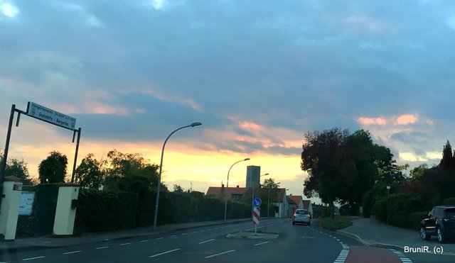 Nachdem ich hier noch schnell Altpapier entsorgte...