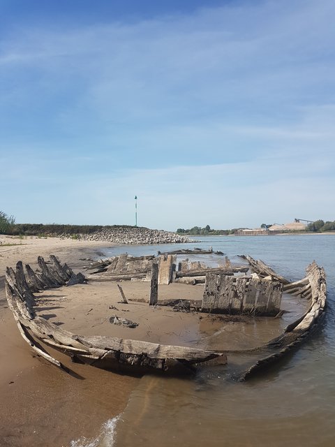 2. Das alte Wrack "De Hoop".