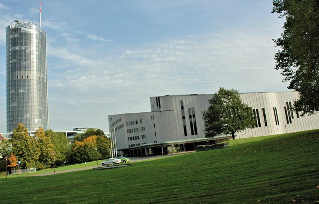 RWE Hochaus und das Aalto-Theater Essen