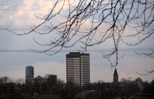 Unser Rathaus das höchste in Deutschland mit dem Unigebäude und der Kreuzeskirche