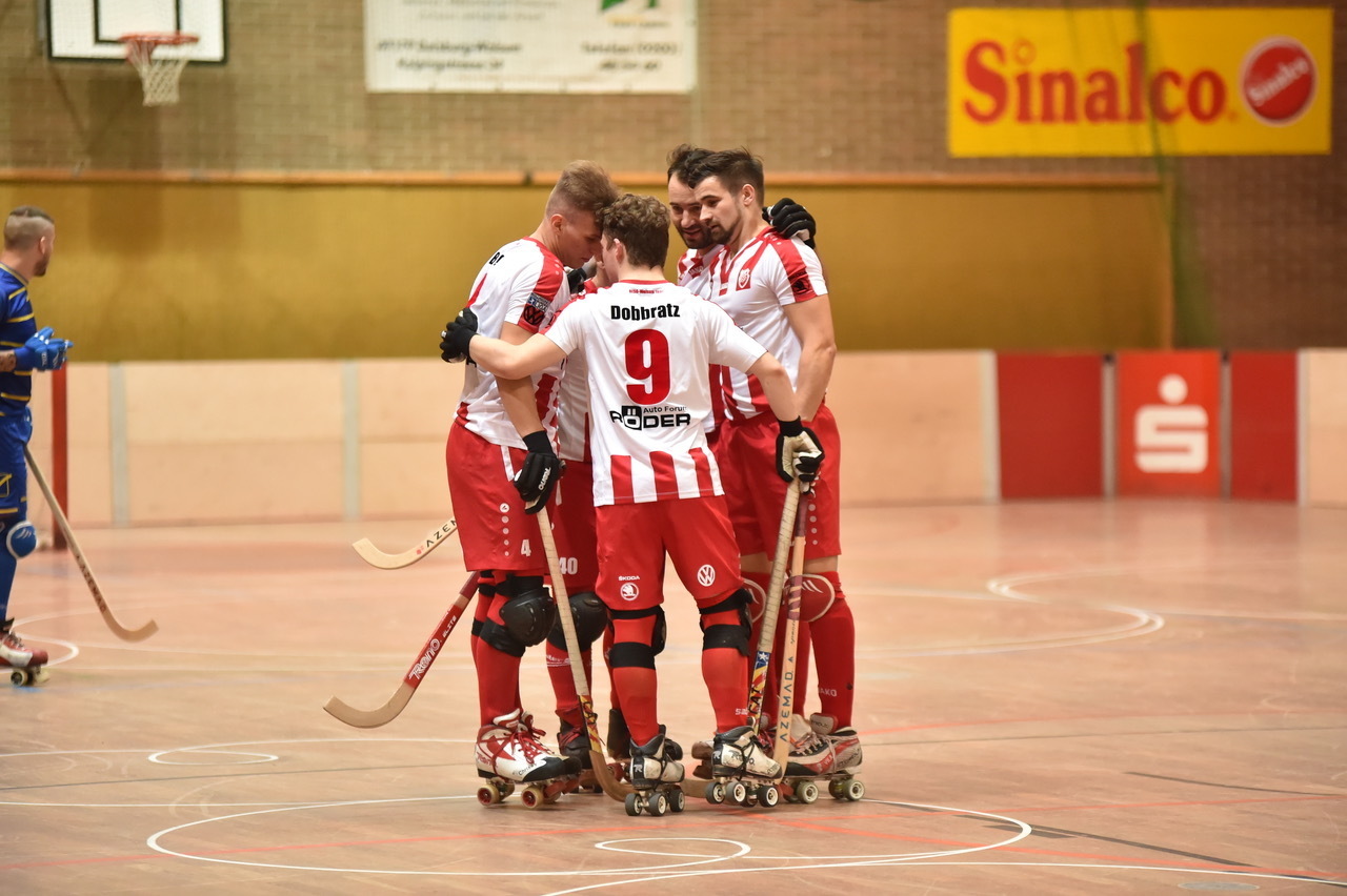Nach dem überzeugenden 11:4 Heimspielsieg gegen die Bisons aus Calenberg, hatte das Team der RESG allen Grund zum jubeln.Fotos: Ralf Isselhorst