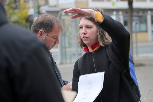 Architektin Sophie Charlotte Fetten erläutert ihren Entwurf und die Ausführung.