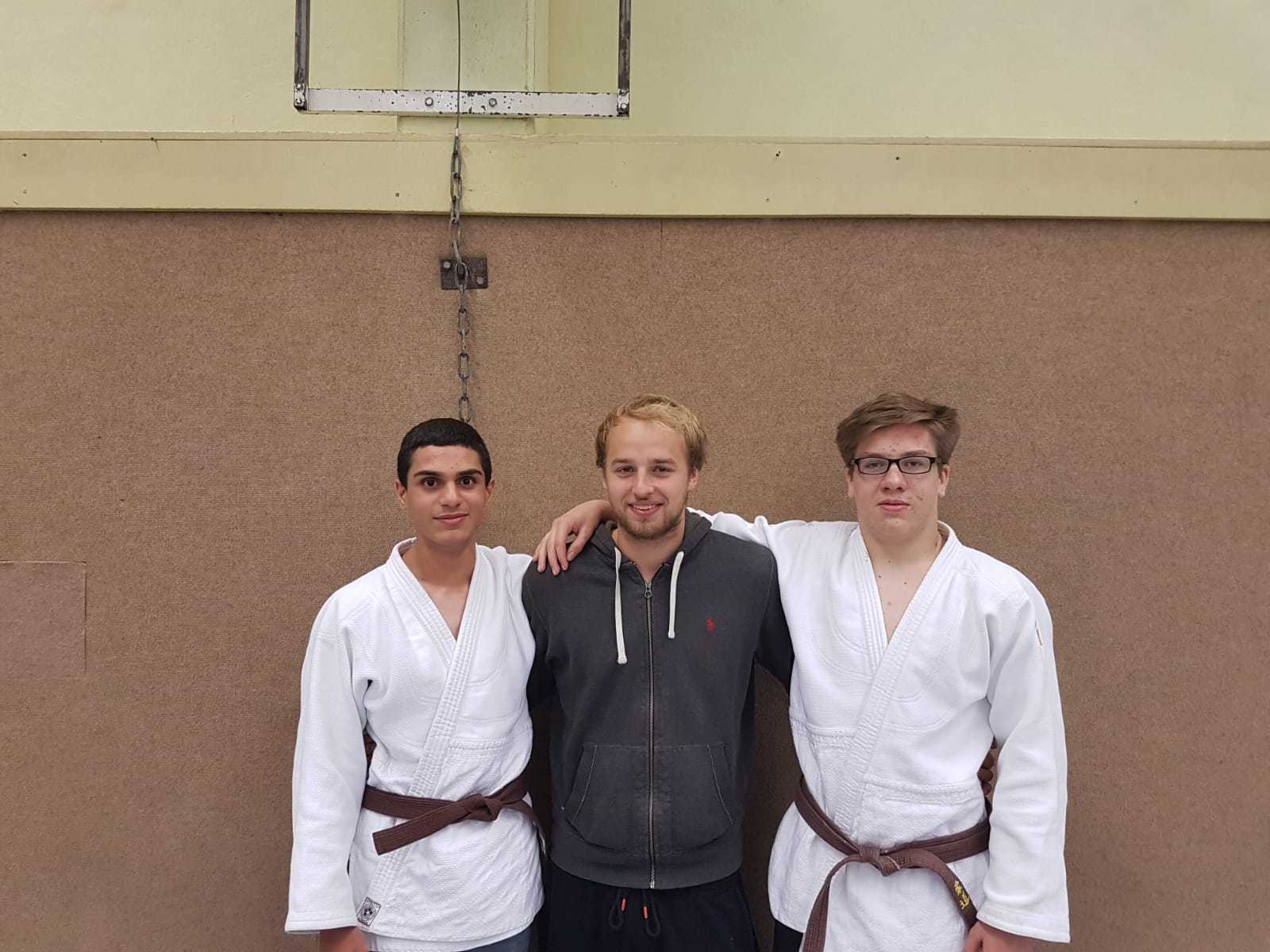 Hassan Djamaledin (v.l.), Jonas Breier-Neteler und Tjaven Nentwig waren beim Großturnier in Leverkusen dabei.