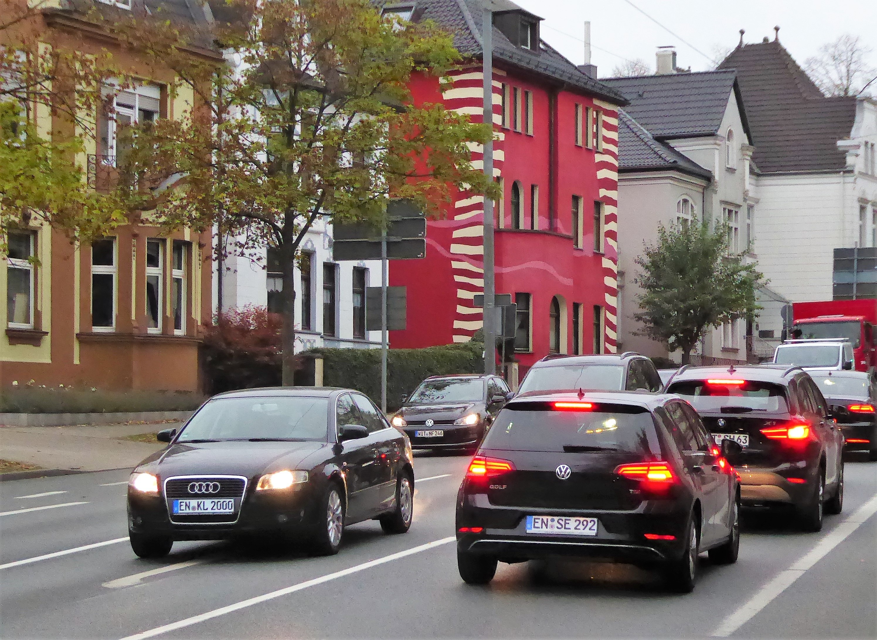 Die Husemannstraße ist insbesondere zur Zeit des Berufsverkehrs sehr stark befahren