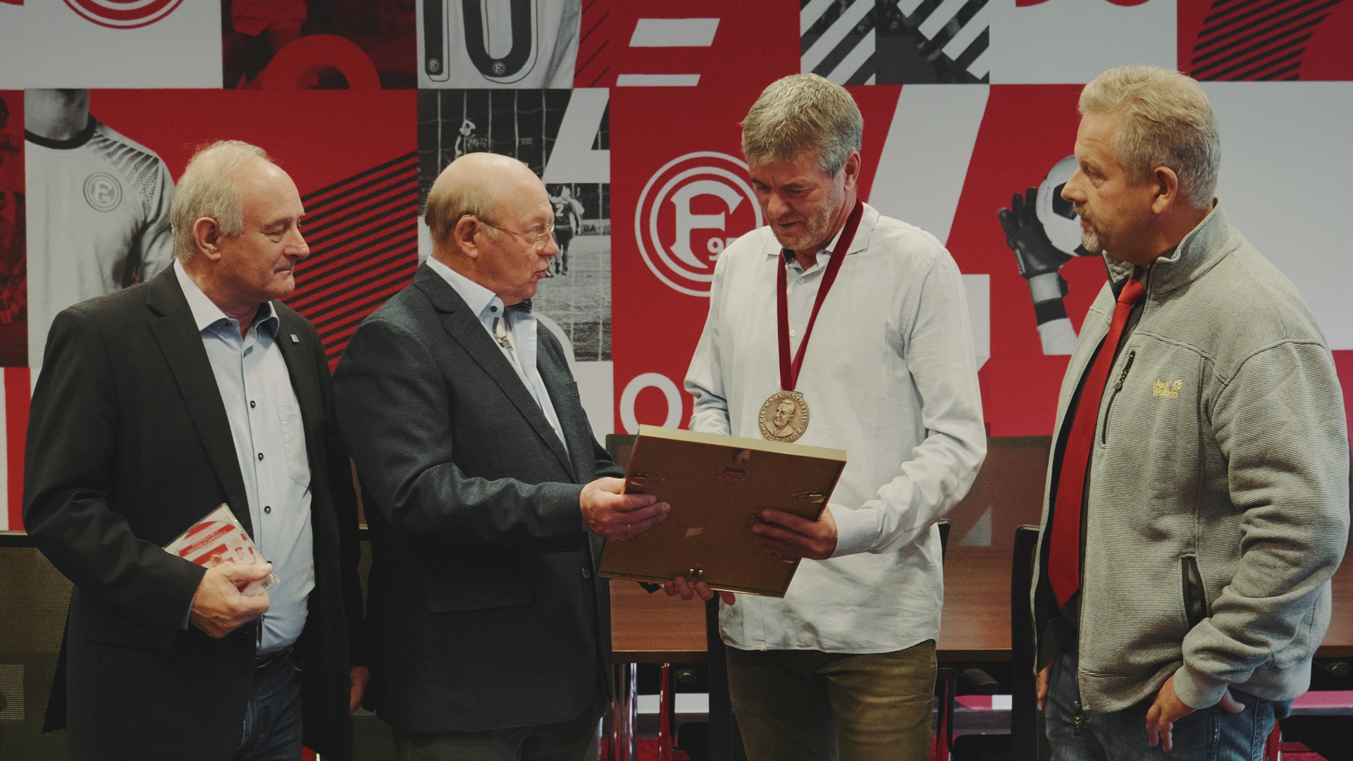 V.l.: Manfred Castor, Winfried Ketzer, Friedhelm Funkel, Michael Hermes. Foto: FICEP