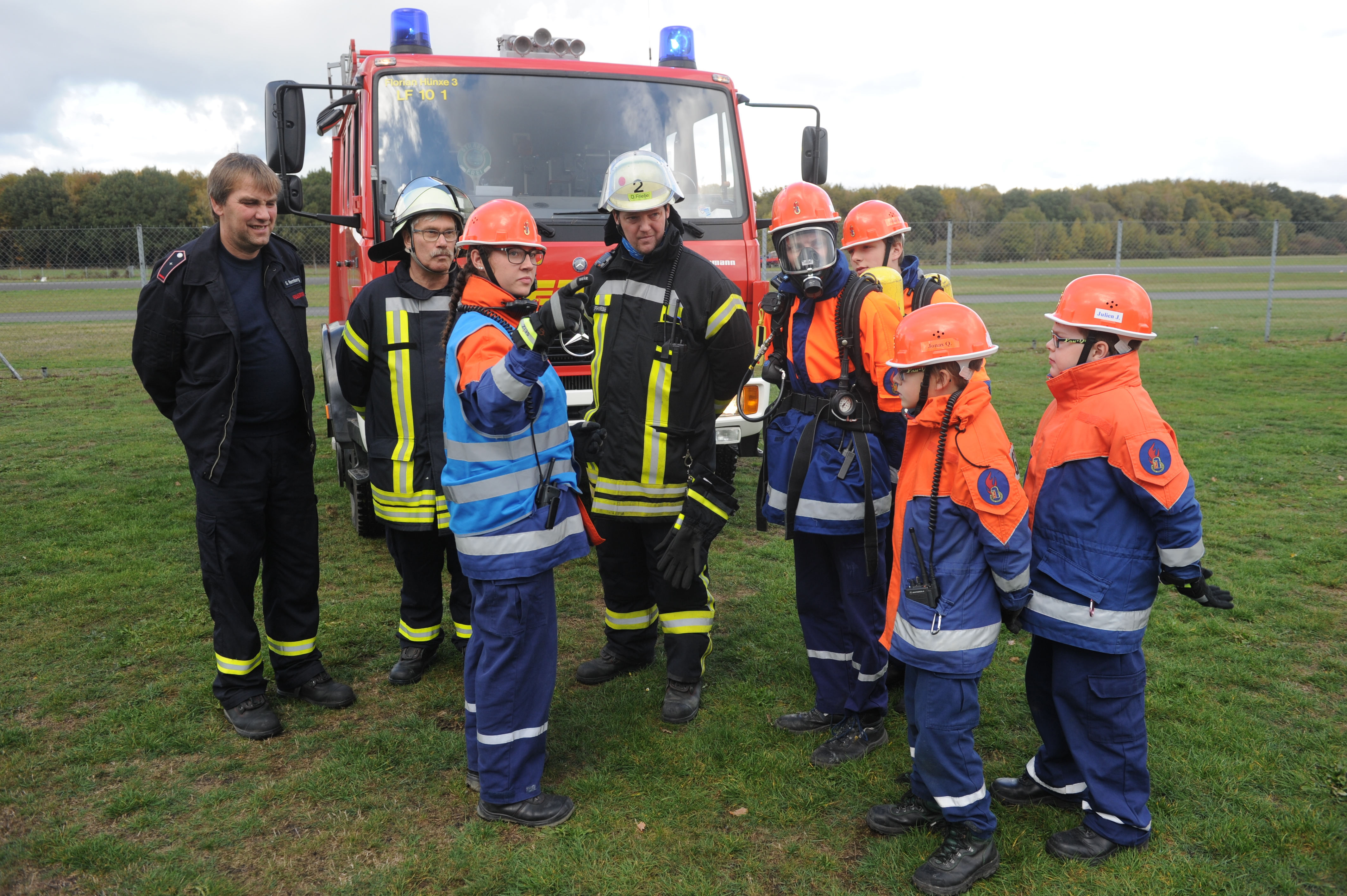 24 Stunden Dienst der Jugendfeuerwehr Hünxe mit der Abschlussübung auf dem Flugplatz Schwarze Heide am Samstag, 27.10.2018 in Hünxe.
***Local Caption***
Foto: Markus Joosten / Pressesprecher Freiwillige Feuerwehr Hünxe