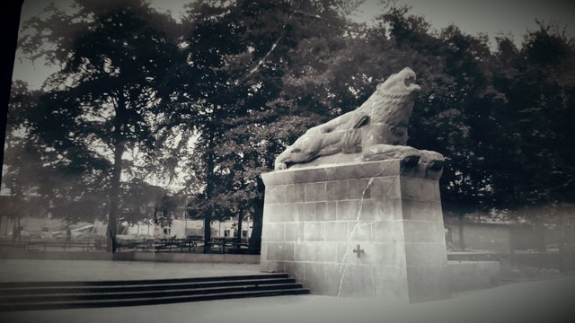 Unverändert an gleicher Stelle - Kriegerdenkmal an der Kö. ecke Waldring. 
Foto 1930
Bochum was hast du dich gewandelt.