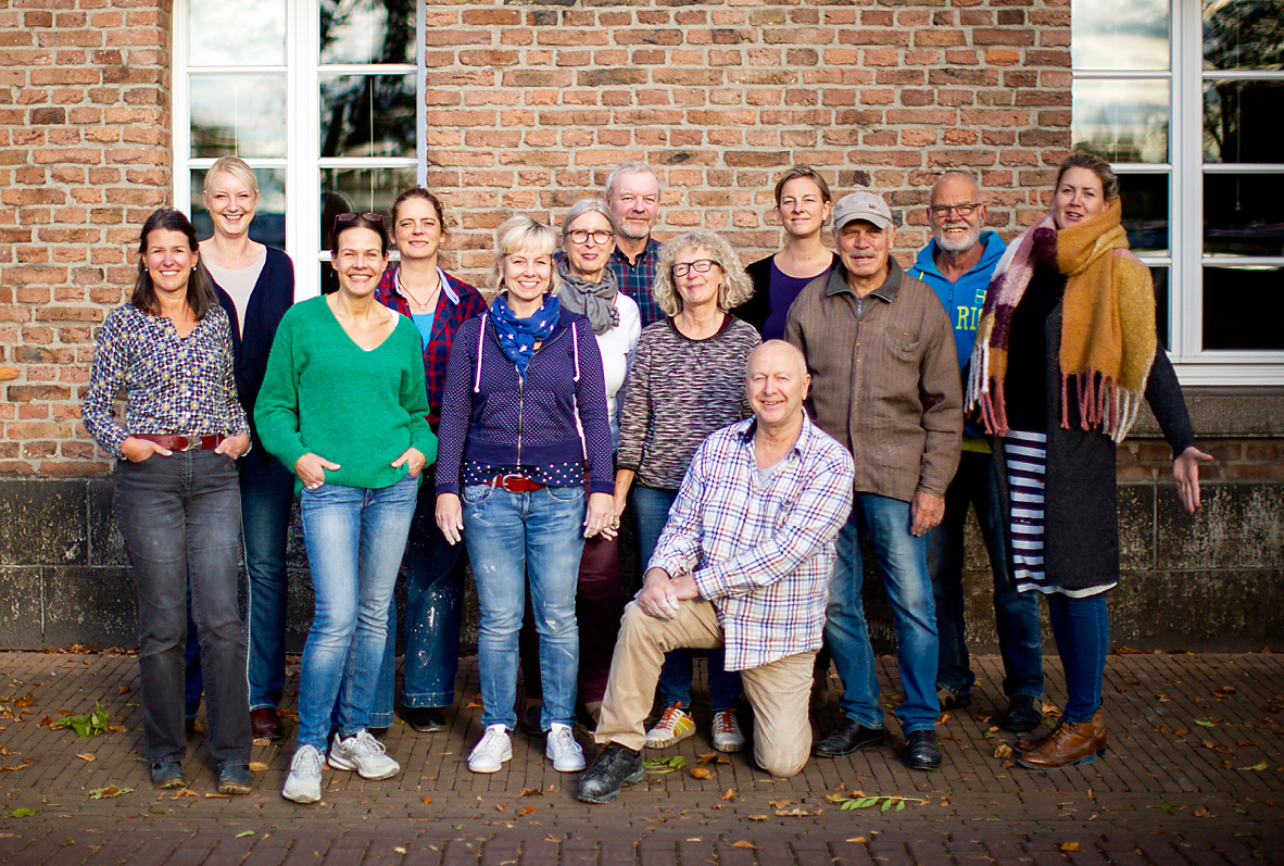Von links: Christiane Diker, Ellen Beumann, Regine Kielmann, Claudia Zeppen, Simone Jähnel, Astrid Hütter, Christoph von Mulert, Bärbel Krumme, Kuno Lange, Christel Liegl-Prokein, Klaus Reimer, Peter Krüger und Maike Maier.