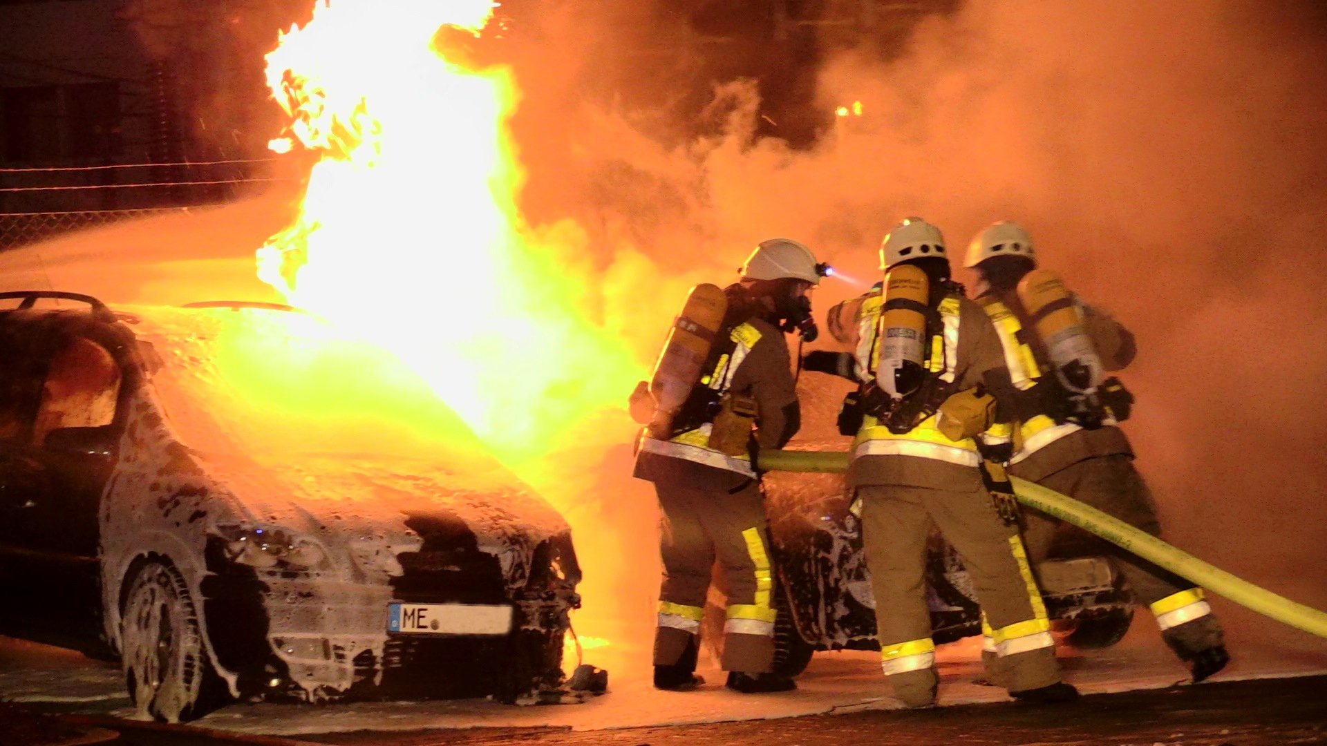 Die Monheimer Feuerwehr konnte den Brand im professionellen Einsatz schnell unter Kontrolle bringen.