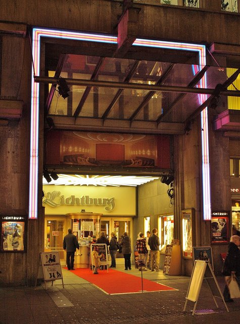 Die Lichtburg in Essen, eines der bekanntesten Filmtheater Deutschlands in dem sich die Prominenz ein Stelldichein gab und gibt