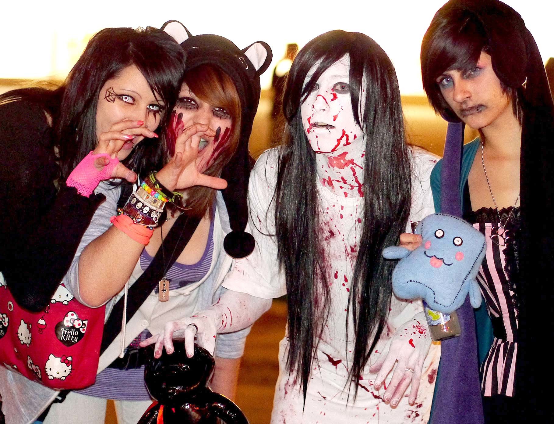 Beim "Zombie-Walk" in Essen geht's gruselig zu!