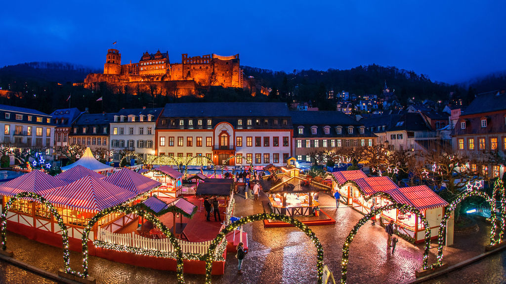 Foto: Tobias Schwerdt, Heidelberg Marketing
Weihnachtsmarkt und Schloß in Heidelberg