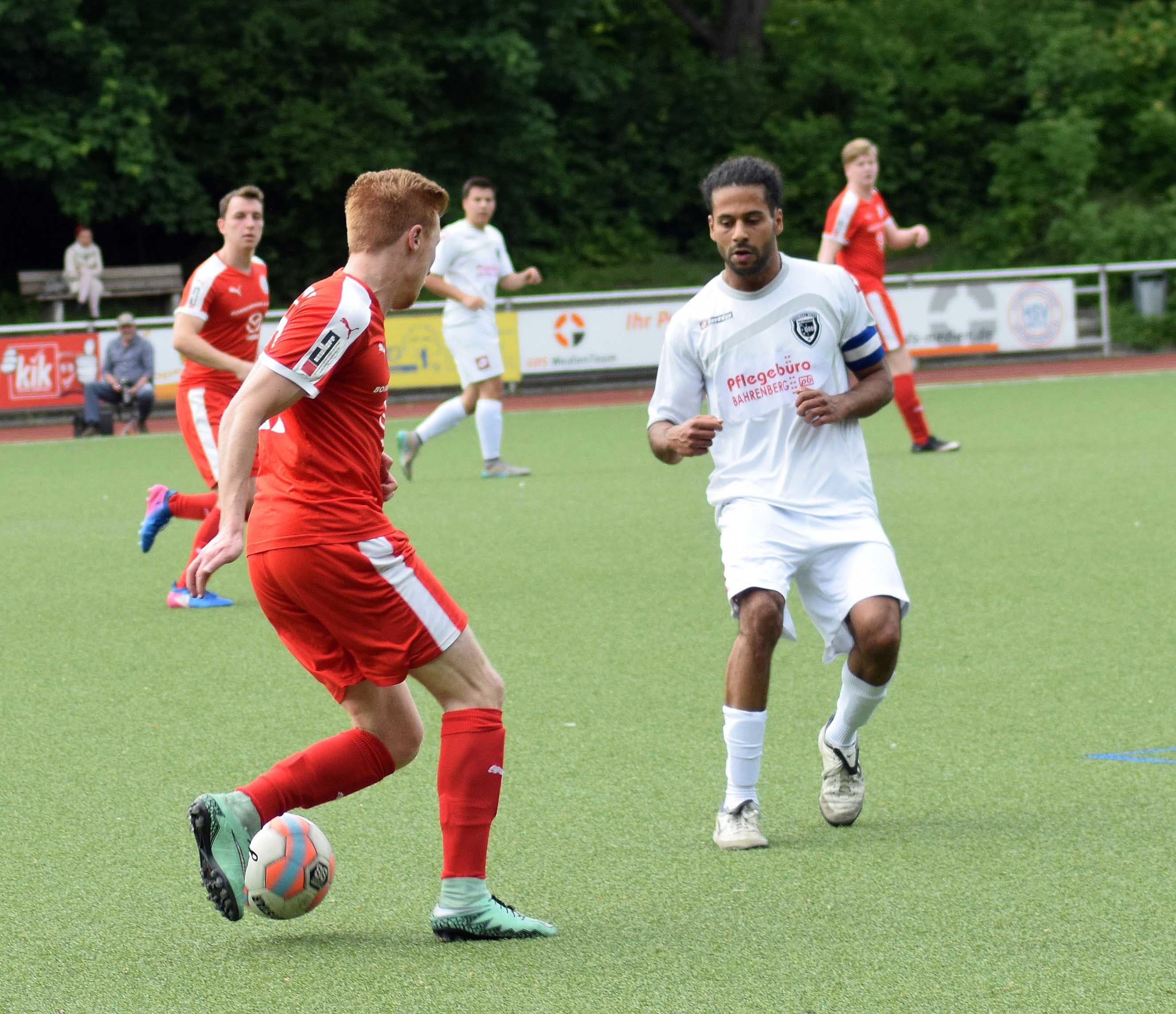Majid El-Chakif (rechts) trägt jetzt das Stockumer Trikot. Foto: Peter Mohr