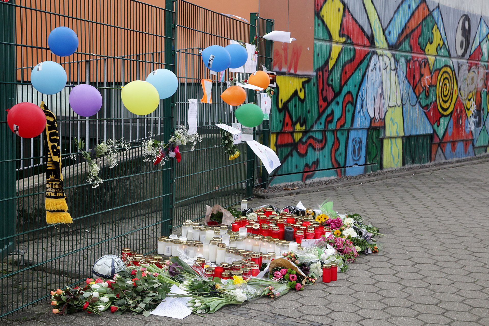 Kerzen und ein Blumen-Meer - so trauerte Lünen im Januar um den getöteten Leon.