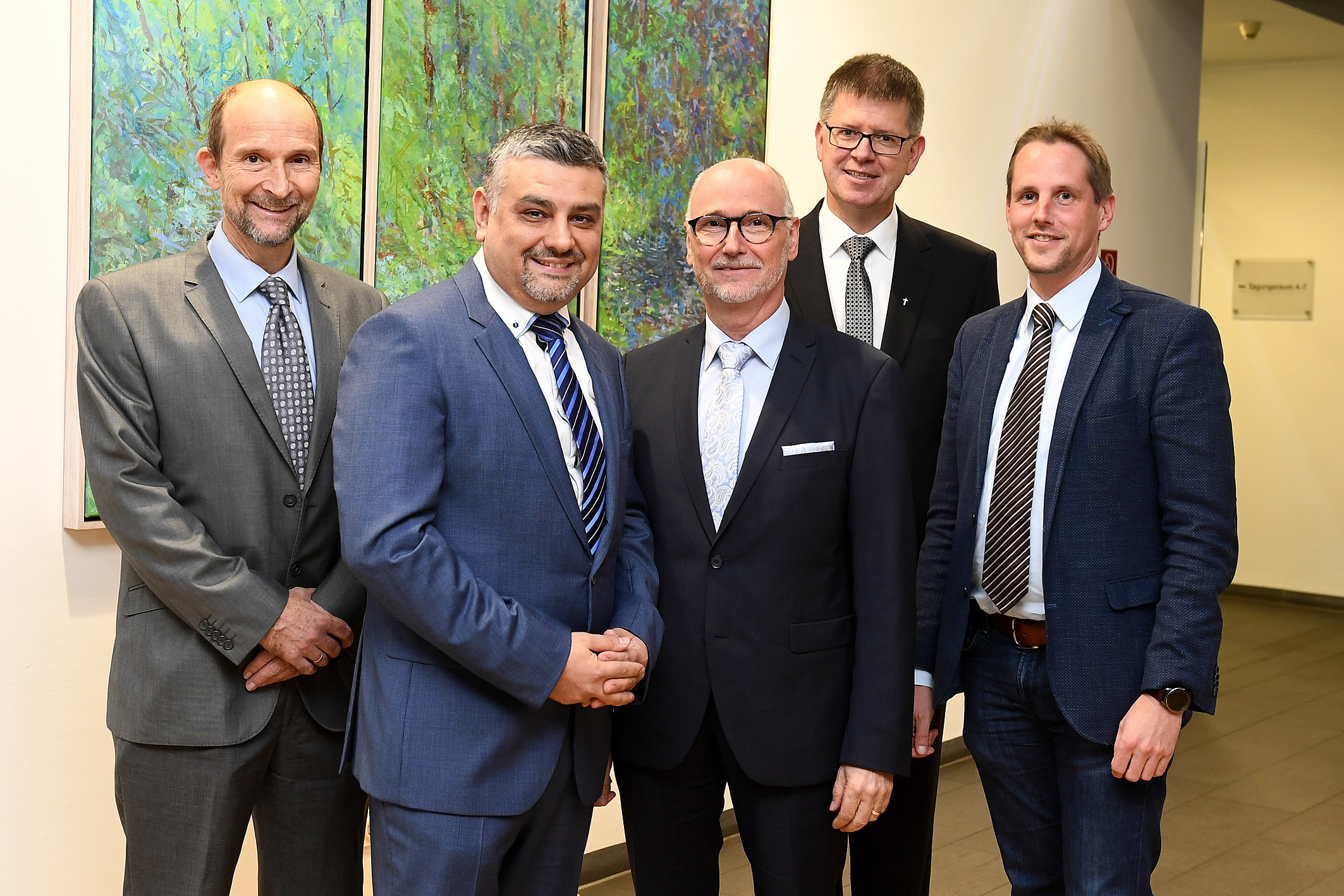 Prof. Volker Runde (Ärztlicher Direktor), Dr. Ufuk Gündug (Chefarzt), Bernd Ebbers (Geschäftsführer), Propst Johannes Mecking, Holger Hagemann (Regionaldirektor)