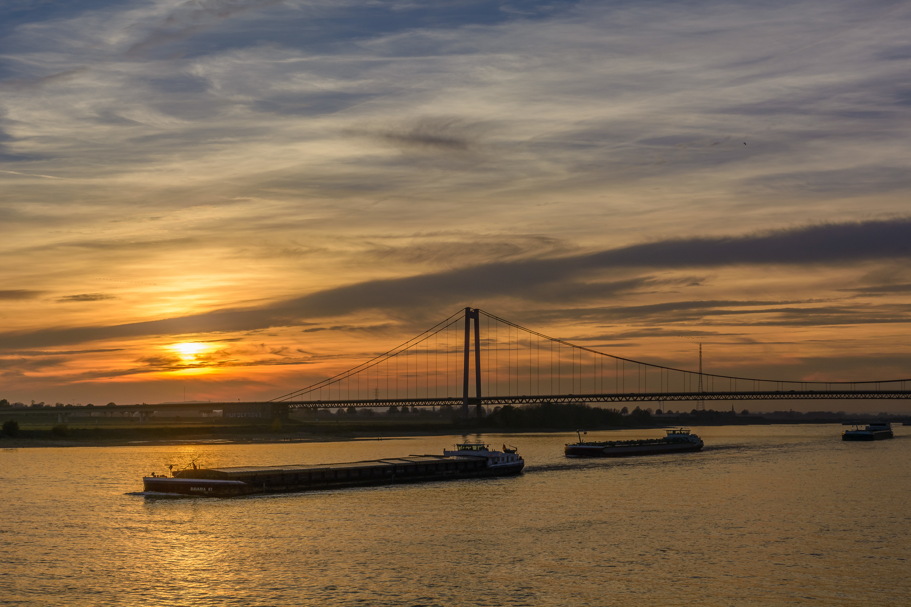 Sonnenuntergang über dem Rhein bei Emmerich