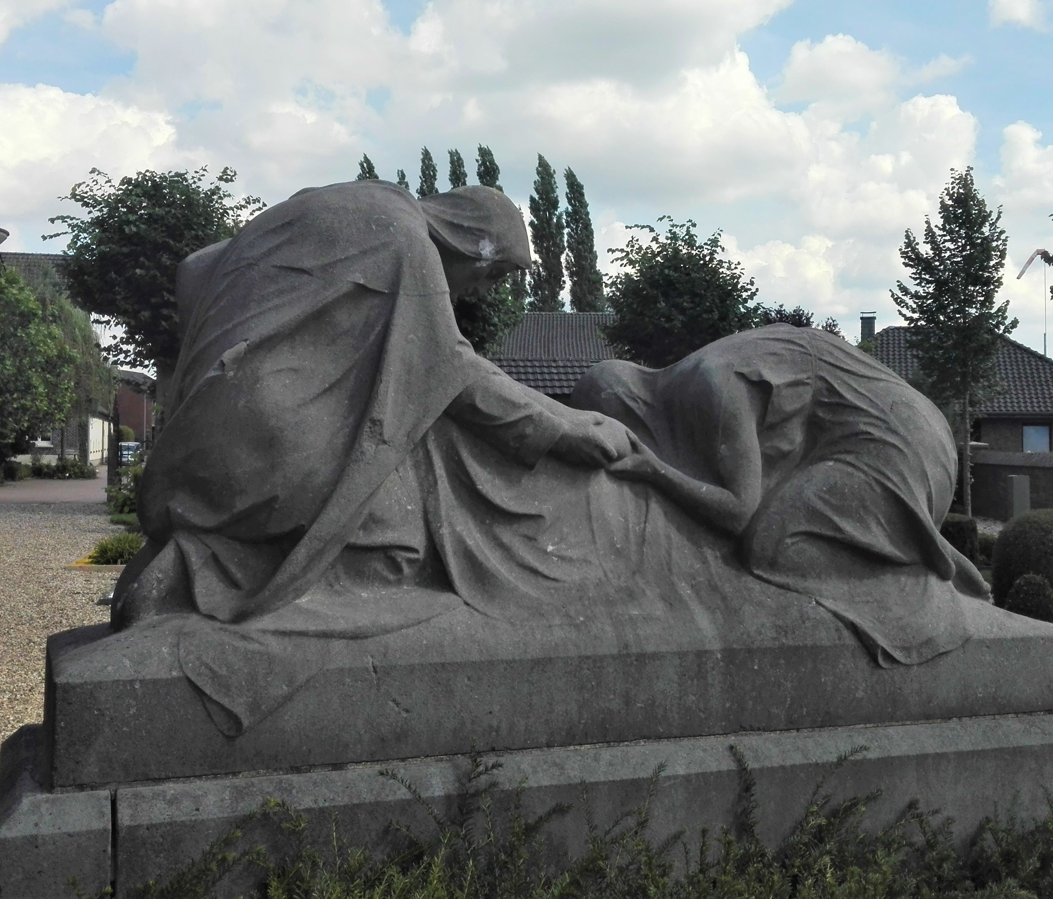 Friedhof an der Kirche in Mehr
