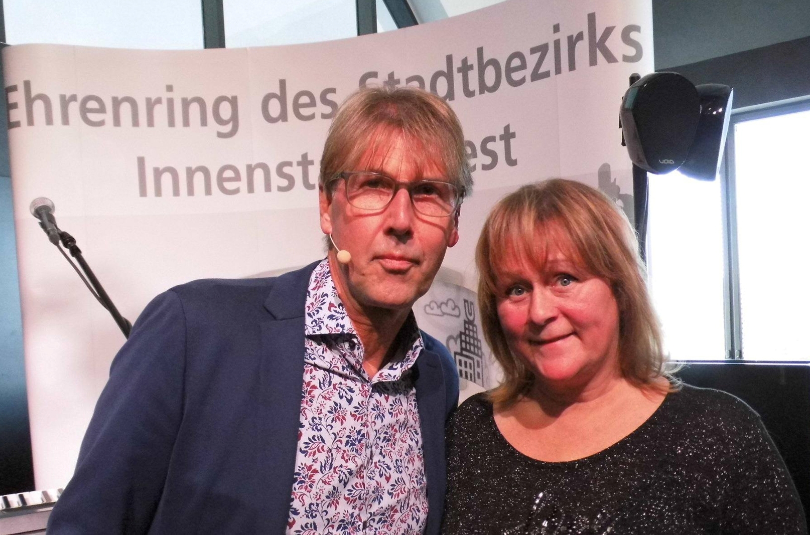 Foto: Horst Dieter Czembor
Moderator Peter Großmann (WDR) mit Bettina Brökelschen