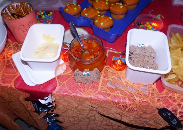 Kleine Stärkungen zwischendurch an dem "Gruselbuffet"