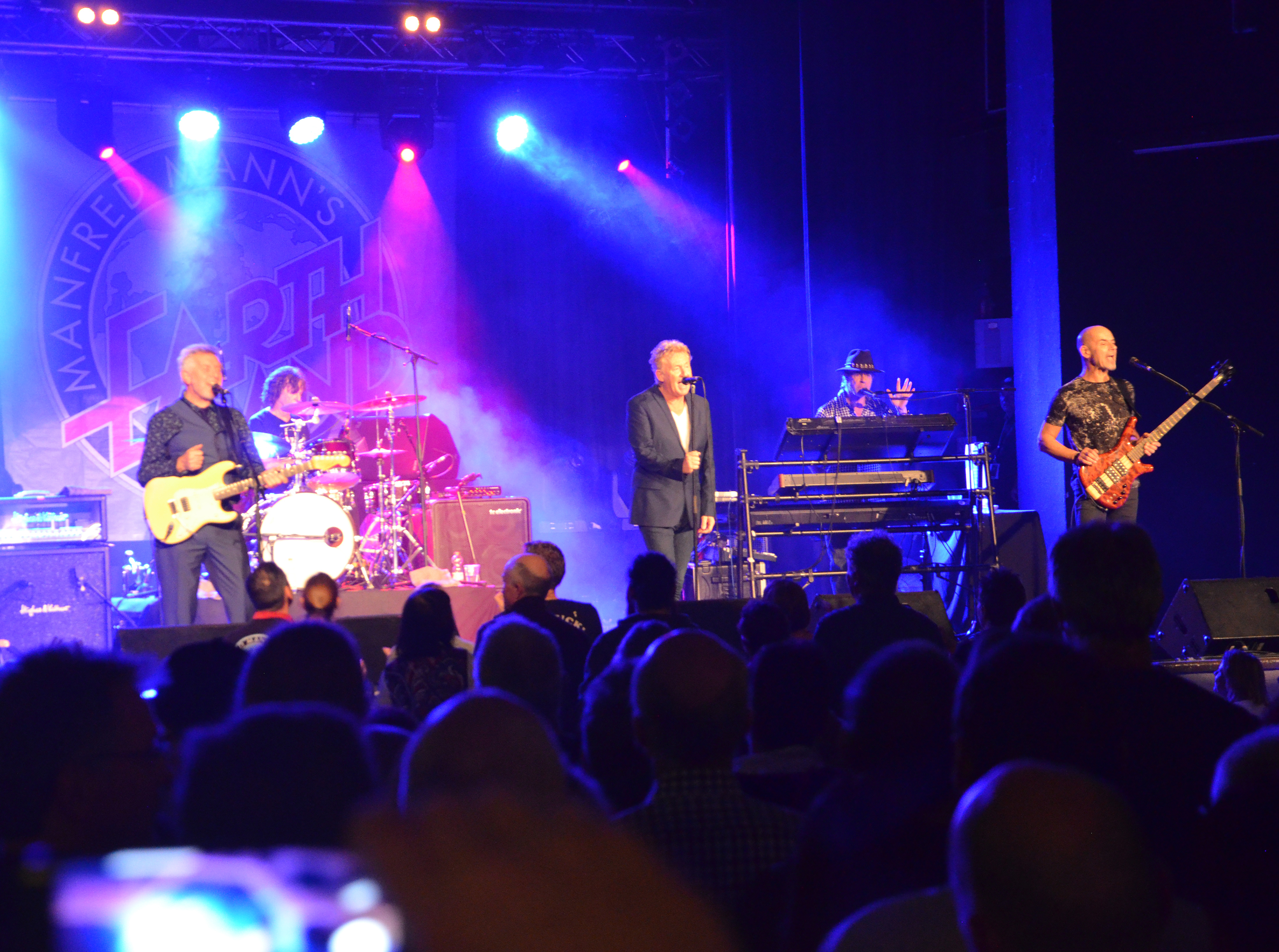 Die Earthband hatte einen guten Draht zum Publikum. Foto: Köhler