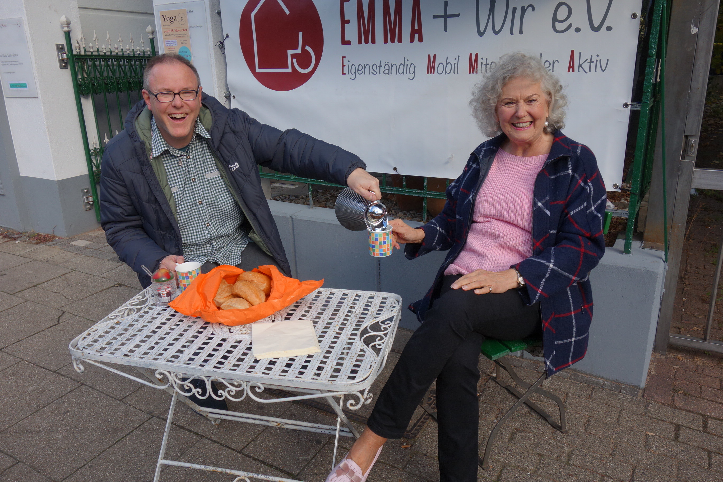 Bürgerfrühstück Sonntag im Lüttringhaus. Was Schönes für den Magen. Doris Eisenmenger, st. Bezirksbürgermeisterin und Olaf Jasser freuen sich auf ALLE. Eintritt frei.